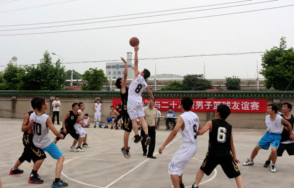 2015年5月28日，尊龙凯时电缆与二十八所举行篮球友谊赛